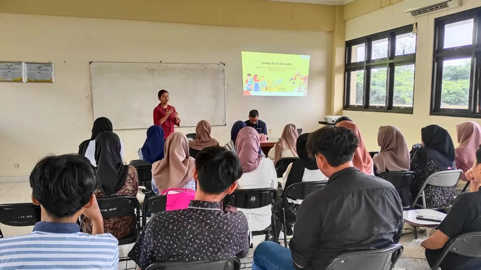 Regional 4 Indonesia Timur Berbagi Pengalaman Praktik CID di Kelas Kuliah Prodi Manajemen UYR
