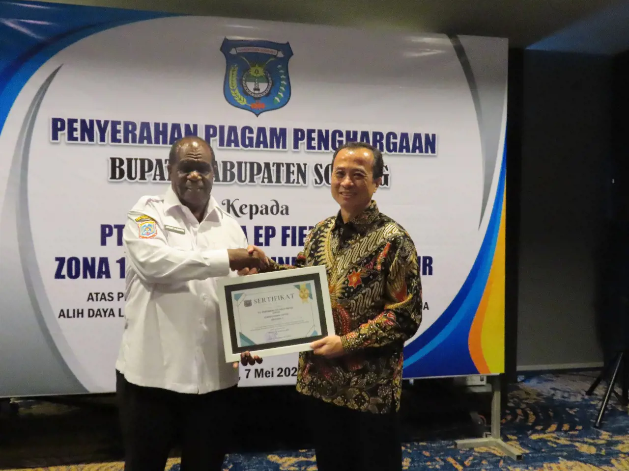 Aktif Membina dan Mengembangkan Kompetensi Pekerja Asli Papua, Pertamina EP Papua Terima Penghargaan dari Bupati Sorong